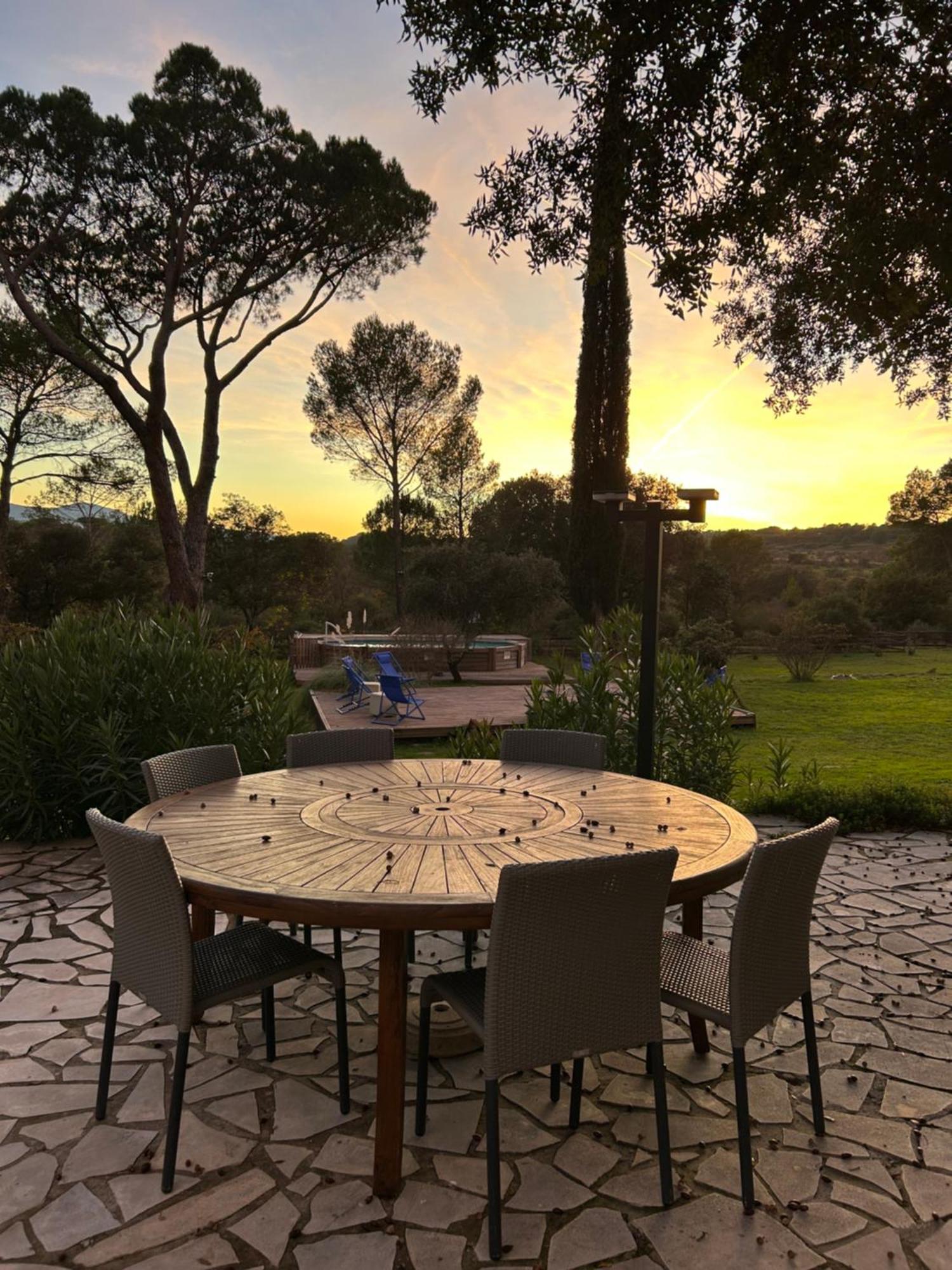 Residence Gabrielle Le Cannet Des Maures Exteriör bild